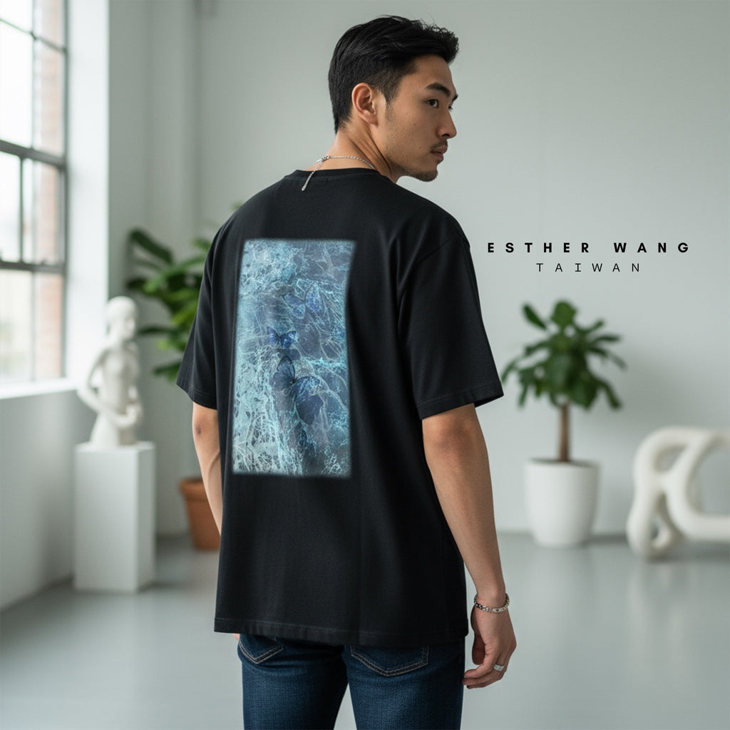 【Esther Wang】 Camiseta EW Premium de algodón peinado de alta calidad, bordada y estampada – Negra (Unisex)